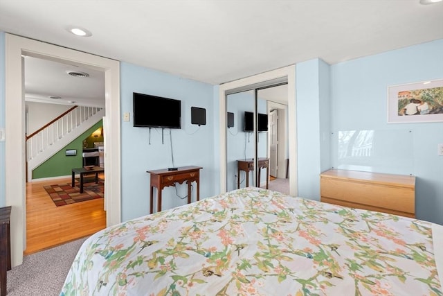 bedroom featuring visible vents, carpet, a closet, and recessed lighting