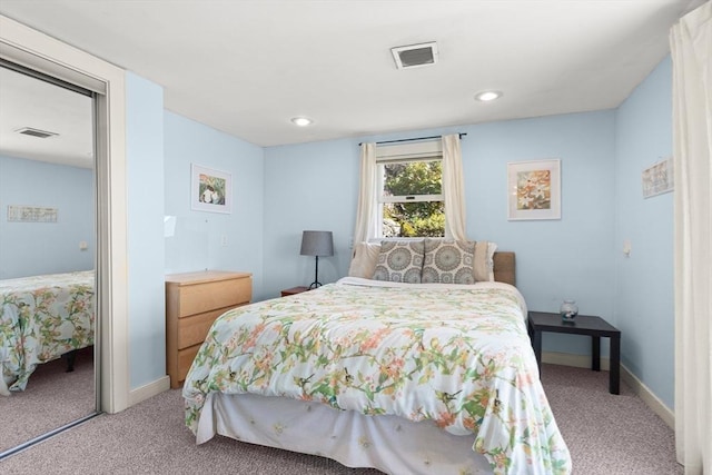 bedroom with visible vents, light carpet, and recessed lighting