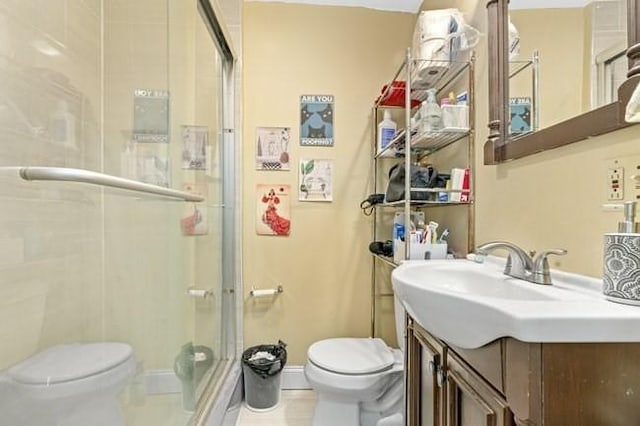 full bathroom featuring toilet, a shower stall, and vanity
