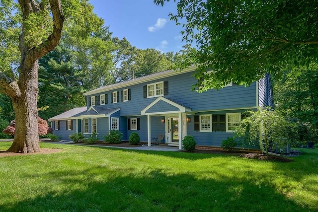 view of front of house with a front lawn