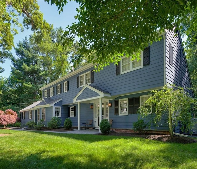 view of front of house featuring a front yard