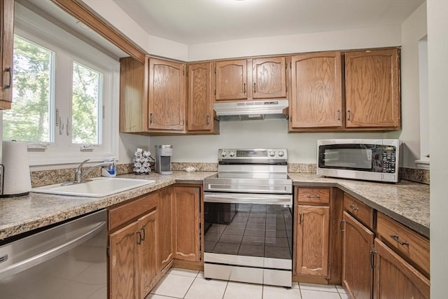 40 Sharron Dr Unit 40, Easton, MA 02375 - kitchen featuring stainless steel appliances, under cabinet range hood, healthy amount of natural light, and light tile patterned floors