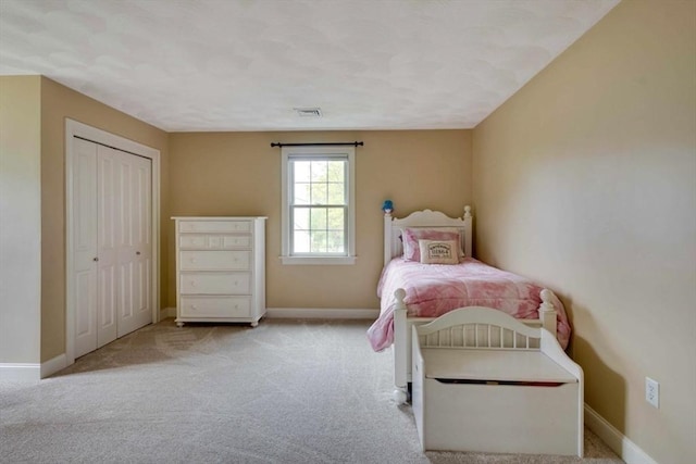 bedroom with carpet flooring, baseboards, and a closet