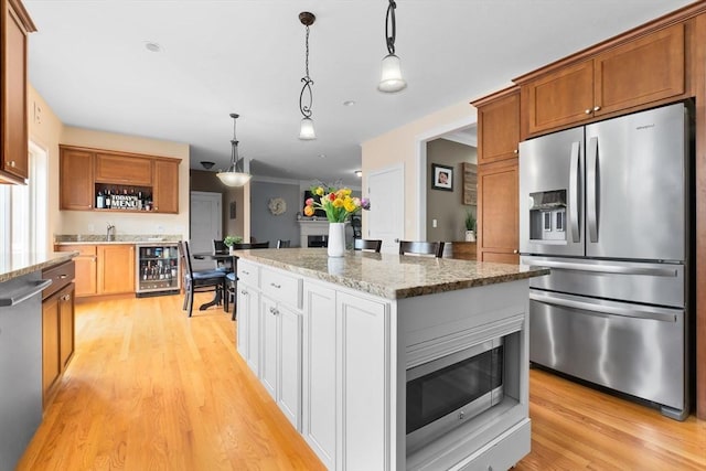 kitchen featuring light wood finished floors, beverage cooler, open shelves, stainless steel appliances, and a kitchen island