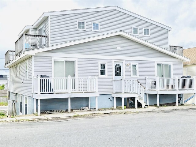 106 Railroad Ave, Salisbury, MA 01952 - view of front of home
