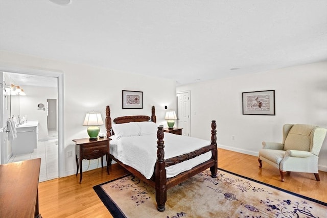 70 Humphreys Ln Unit 70, Duxbury, MA 02332 - bedroom featuring light wood-style floors, ensuite bath, and baseboards