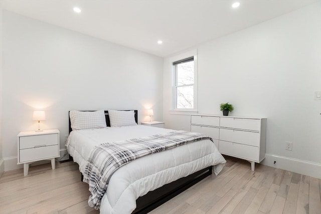 bedroom with recessed lighting, baseboards, and light wood finished floors