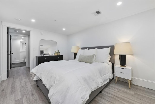 bedroom with recessed lighting, light wood-type flooring, visible vents, and baseboards