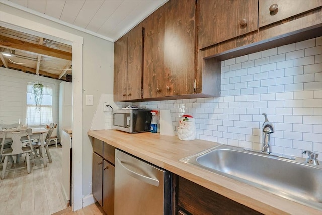 kitchen with sink, stainless steel appliances, wood counters, tasteful backsplash, and light hardwood / wood-style floors