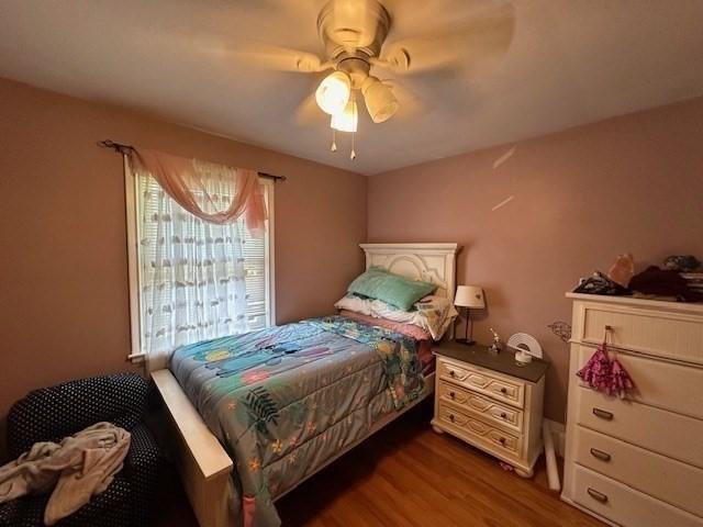 bedroom with hardwood / wood-style flooring and ceiling fan