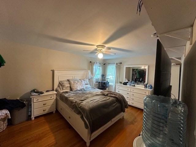 bedroom featuring dark wood-type flooring and ceiling fan