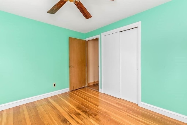 unfurnished bedroom with ceiling fan, hardwood / wood-style floors, and a closet