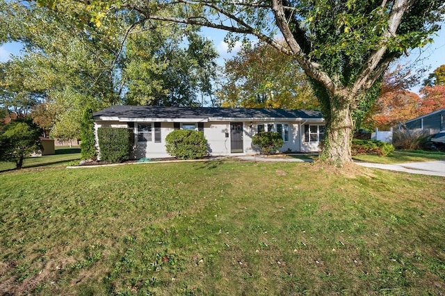 ranch-style home featuring a front yard