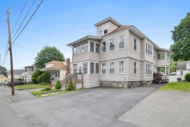 24-26 Lincoln St, North Andover, MA 01845 - view of traditional style home