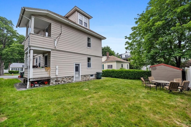 24-26 Lincoln St, North Andover, MA 01845 - rear view of house featuring a yard