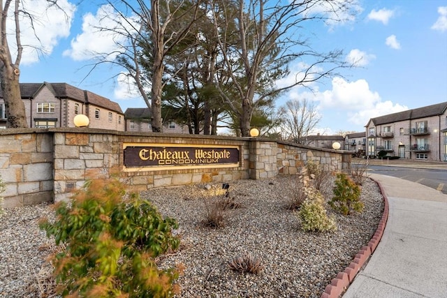 community sign with a residential view