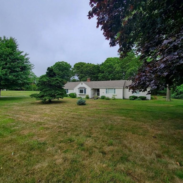 ranch-style home featuring a front yard