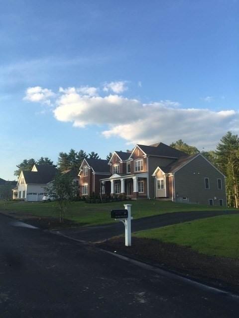 view of front facade featuring a front lawn