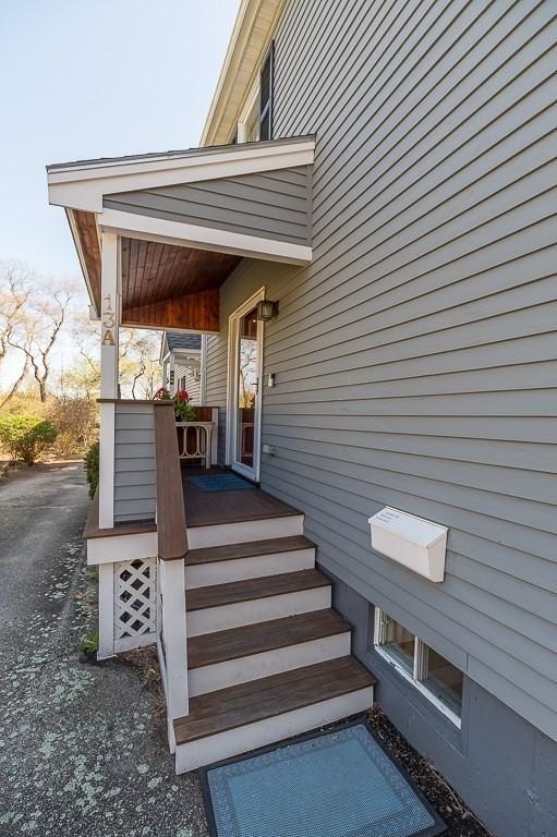 doorway to property with covered porch