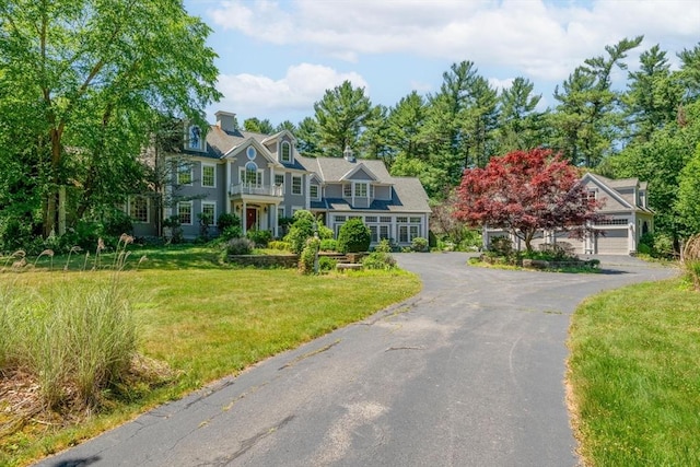 view of front of home with a front lawn