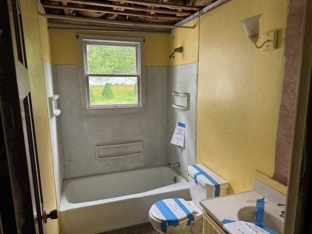 14 Reagan Rd, Townsend, MA 01469 - bathroom featuring toilet, vanity, and bathing tub / shower combination