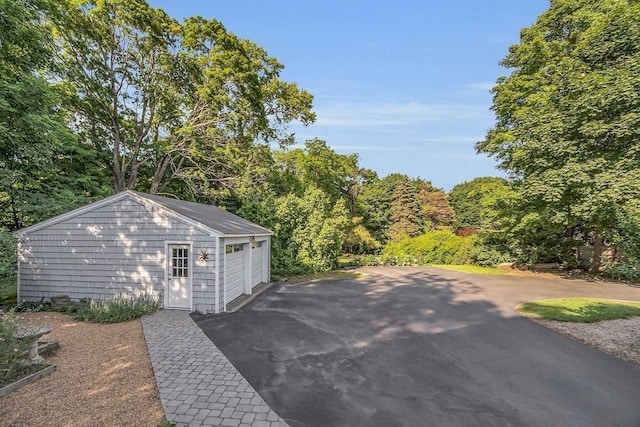 view of detached garage