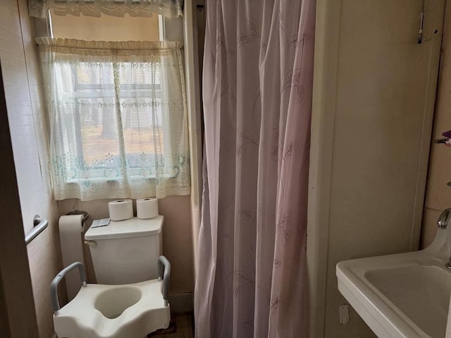 bathroom featuring sink and toilet