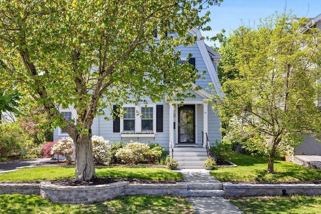 view of front facade with a front yard
