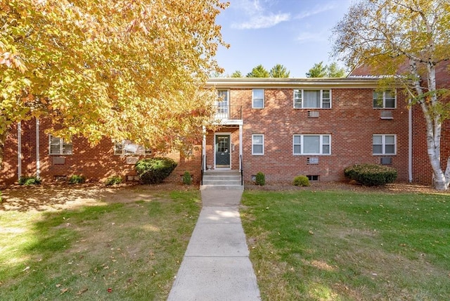 view of front of house featuring brick siding and a front lawn