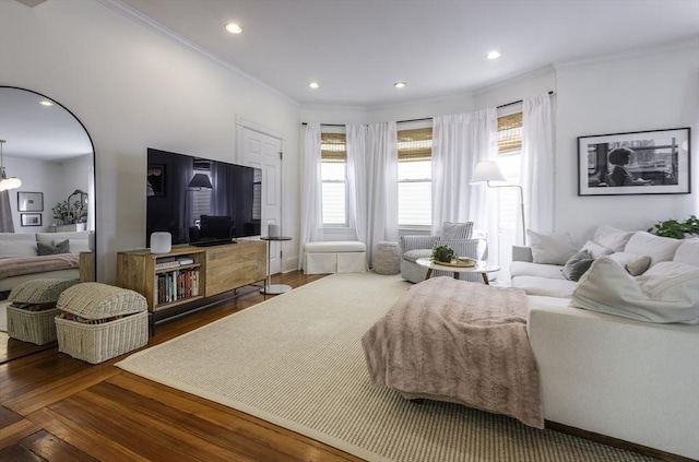living room with crown molding, recessed lighting, and wood finished floors