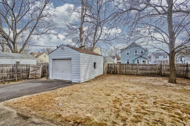 view of yard featuring a garage and an outdoor structure