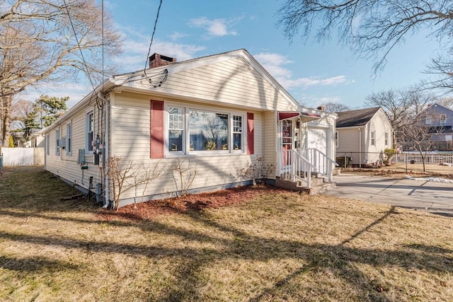 view of front of house with a front yard