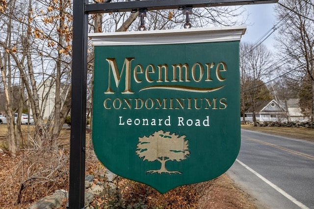 view of community / neighborhood sign