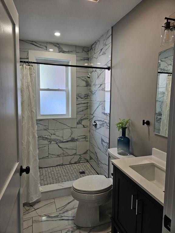 bathroom with a shower with curtain, vanity, and toilet