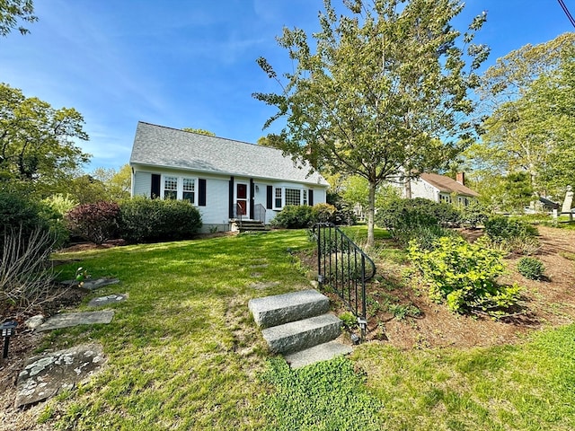 view of front of home featuring a front yard