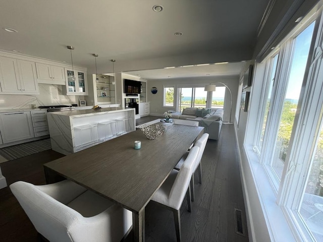 dining room featuring baseboards, recessed lighting, visible vents, and dark wood-type flooring