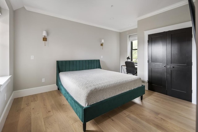 40 Mount Vernon St Unit 2, Boston, MA 02129 - bedroom featuring light wood finished floors, crown molding, a closet, and recessed lighting