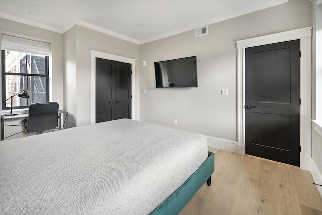 40 Mount Vernon St Unit 2, Boston, MA 02129 - bedroom featuring light wood-style floors, crown molding, a desk, a closet, and recessed lighting