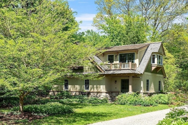 23 Newmarch St, Ipswich, MA 01938 - view of front of property featuring stucco siding, a front yard, and a balcony
