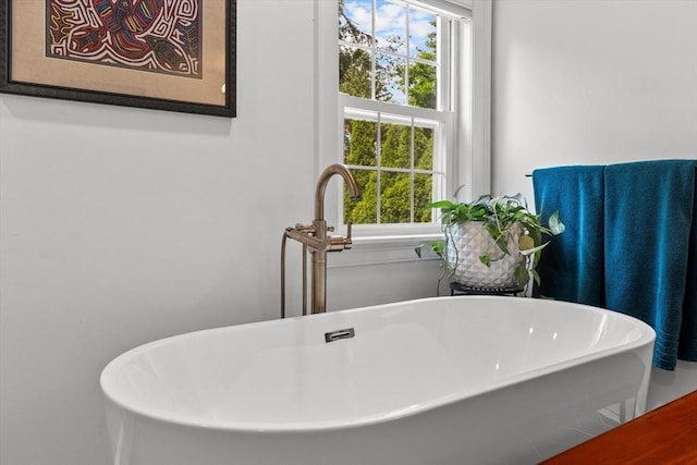 6 Hayes Rd, Salem, MA 01970 - full bath with a soaking tub