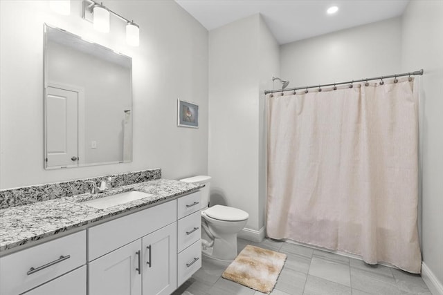full bathroom featuring vanity, curtained shower, toilet, baseboards, and recessed lighting