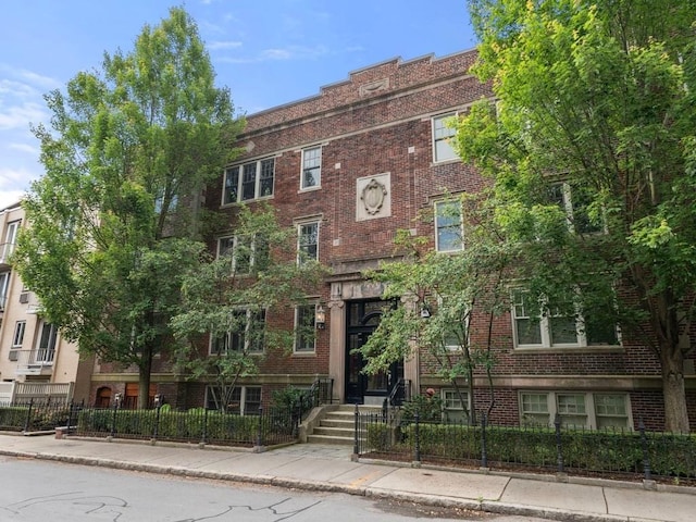 115 Sewall Ave Unit 1, Brookline, MA 02446 - view of property featuring a fenced front yard