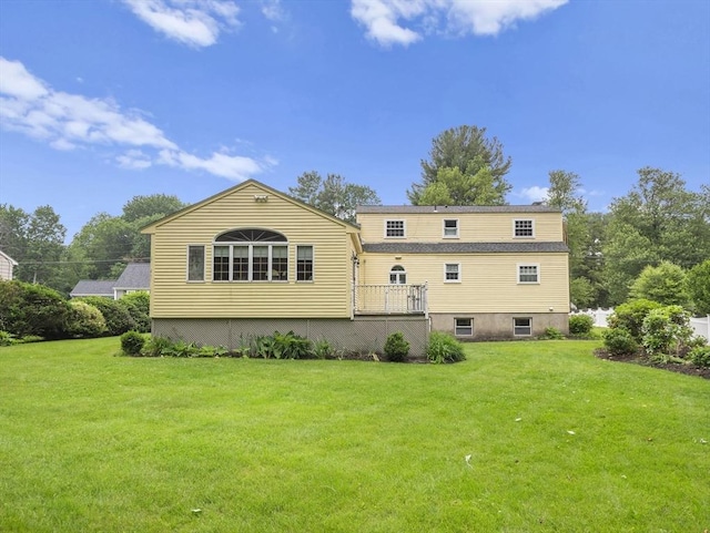 47 Skelton Rd, Burlington, MA 01803 - back of house with a yard