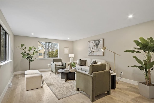 living area with light wood-style flooring, recessed lighting, and baseboards