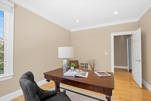 office area with light wood-style floors, recessed lighting, ornamental molding, and baseboards