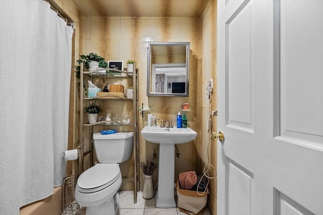25 Sheafe St, Boston, MA 02113 - bathroom featuring tile walls, toilet, tile patterned flooring, and a shower with curtain