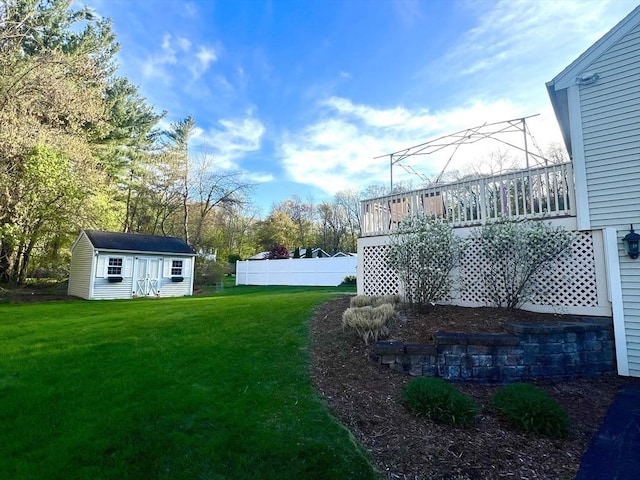 7 Glen Ave, Millbury, MA 01527 - view of yard with fence and an outbuilding