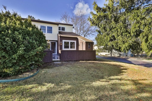 view of front of house with a front lawn