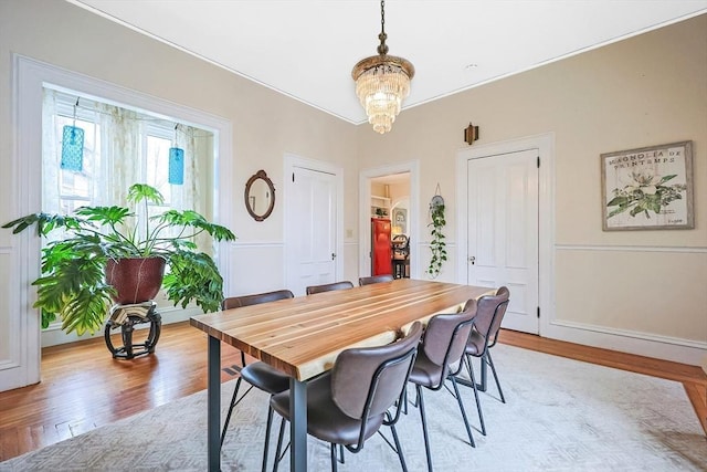 dining space featuring an inviting chandelier and light wood-style floors