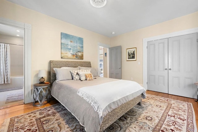 bedroom featuring wood finished floors, a closet, and recessed lighting